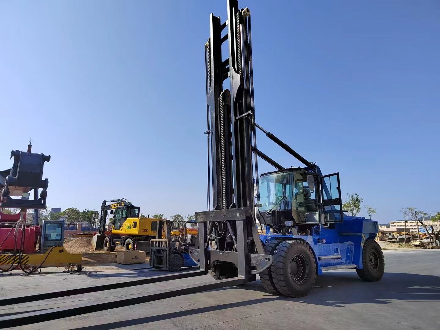 boat handling forklift 25t boat handling forklift 25t