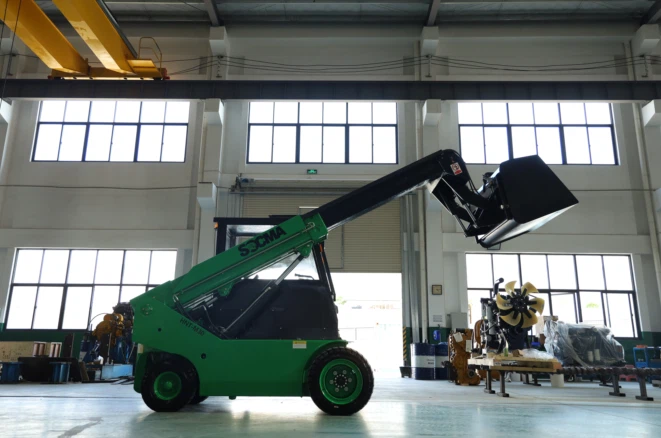 Mini teleskopik forklift