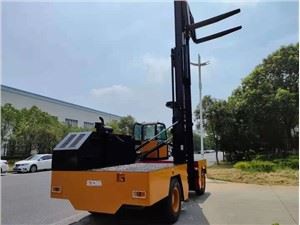 4 tonnalik yon yuk ko'taruvchi forklift