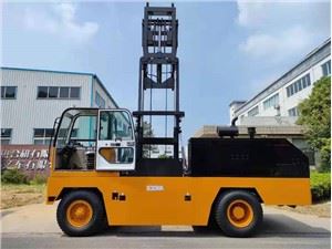 7 tonnalik yon yuk ko'taruvchi forklift